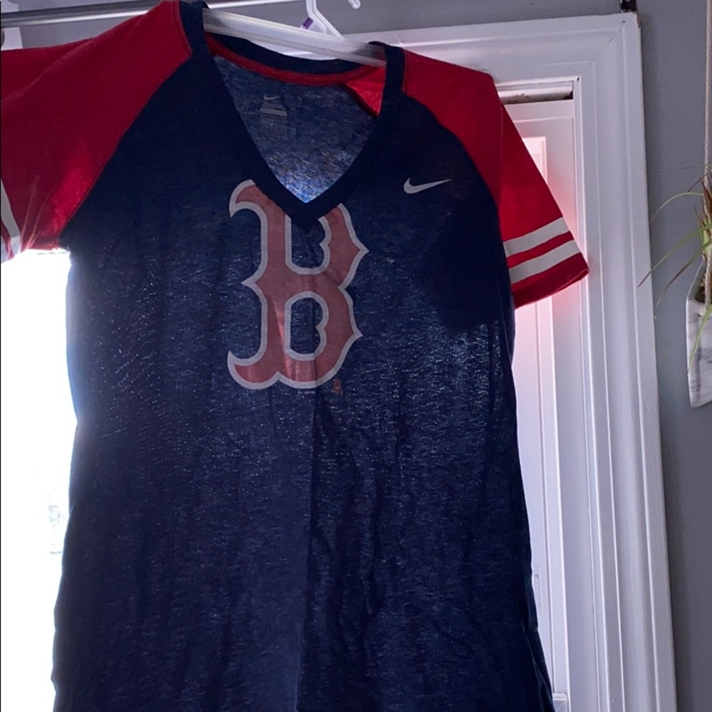 I’m selling a sports tee